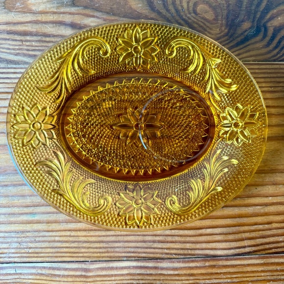 Vintage Tiara Sandwich Amber Snack Plates | Indiana Glass | Floral Pressed Glass - Picture 6 of 8